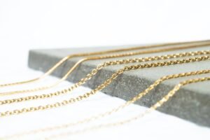 découvrez notre collection raffinée de bijoux en or, alliant élégance et qualité. parfait pour sublimer votre style ou offrir un cadeau inoubliable.