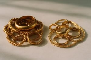 découvrez les avantages et inconvénients des bijoux en or massif et en plaqué or pour faire le meilleur choix entre élégance, durabilité et budget.